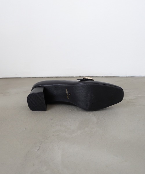 TRUDEA(トルディア)の「ベルトデザインヒールパンプス(パンプス・レディース・ブラウン/アイボリー/ブラック/グレイッシュベージュ/モカ・SMALL/MEDIUM/LARGE)」の17枚目の写真