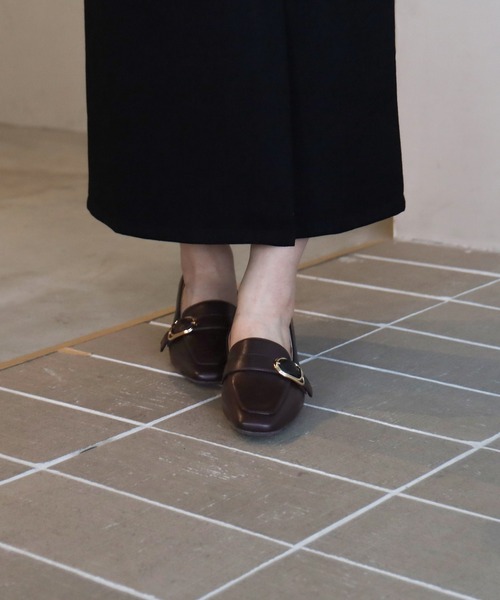 TRUDEA(トルディア)の「ベルトデザインヒールパンプス(パンプス・レディース・ブラウン/アイボリー/ブラック/グレイッシュベージュ/モカ・SMALL/MEDIUM/LARGE)」の18枚目の写真