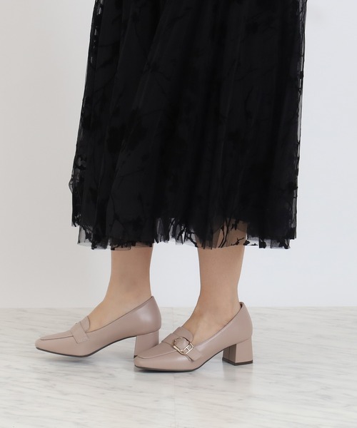 TRUDEA(トルディア)の「ベルトデザインヒールパンプス(パンプス・レディース・ブラウン/アイボリー/ブラック/グレイッシュベージュ/モカ・SMALL/MEDIUM/LARGE)」の22枚目の写真