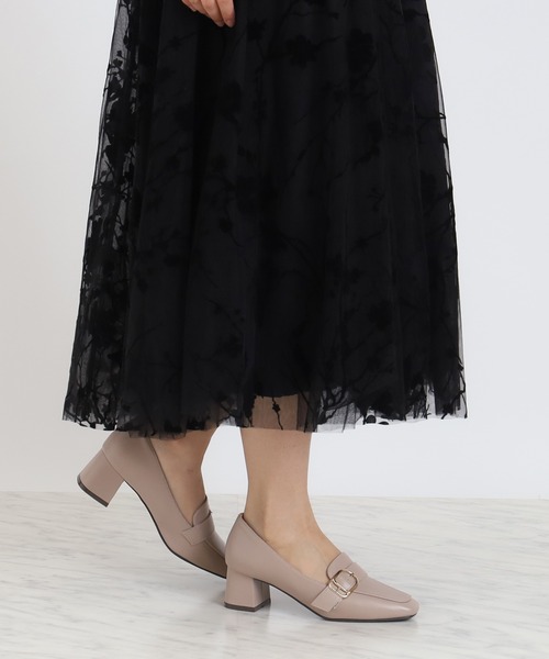 TRUDEA(トルディア)の「ベルトデザインヒールパンプス(パンプス・レディース・ブラウン/アイボリー/ブラック/グレイッシュベージュ/モカ・SMALL/MEDIUM/LARGE)」の21枚目の写真