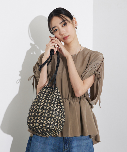 qualite（カリテ）の「タッセル巾着バック（ショルダーバッグ・レディース・ゴールド/ブラック/オフホワイト・フリー）」の13枚目の写真