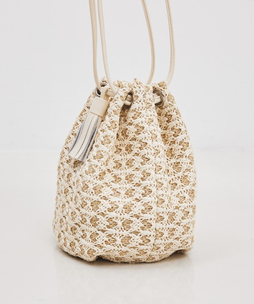 qualite（カリテ）の「タッセル巾着バック（ショルダーバッグ・レディース・ゴールド/ブラック/オフホワイト・フリー）」の5枚目の写真