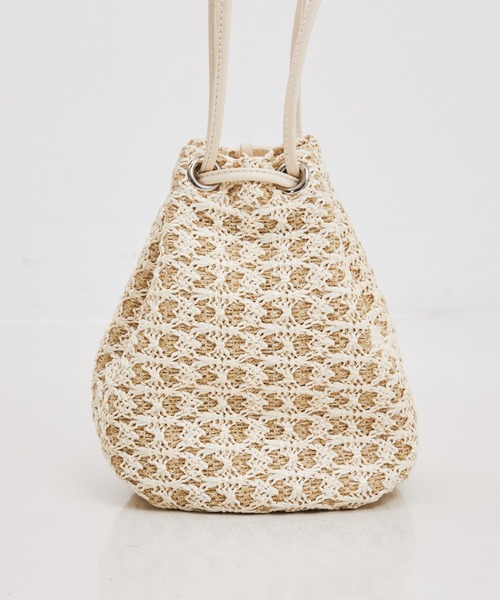 qualite（カリテ）の「タッセル巾着バック（ショルダーバッグ・レディース・ゴールド/ブラック/オフホワイト・フリー）」の6枚目の写真