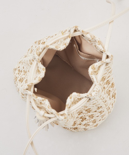 qualite（カリテ）の「タッセル巾着バック（ショルダーバッグ・レディース・ゴールド/ブラック/オフホワイト・フリー）」の7枚目の写真