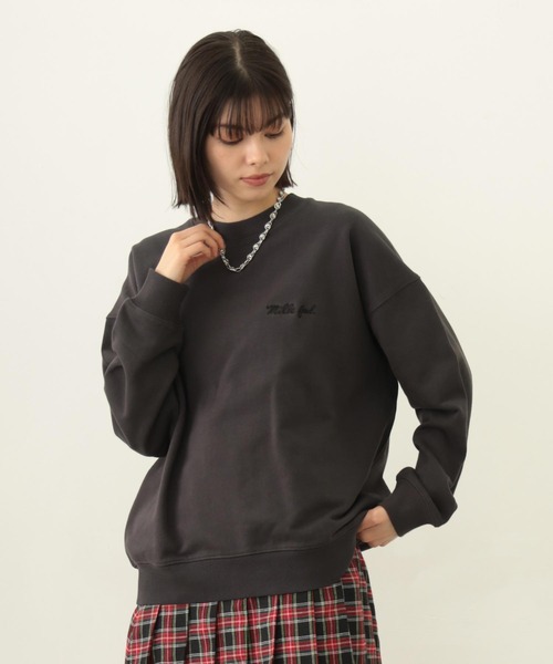 MILKFED.（ミルクフェド）の「ICING LOGO WIDE CREW SWEAT TOP（スウェット・レディース・オートミール/チャコール/ネイビー・M/L）」の2枚目の写真