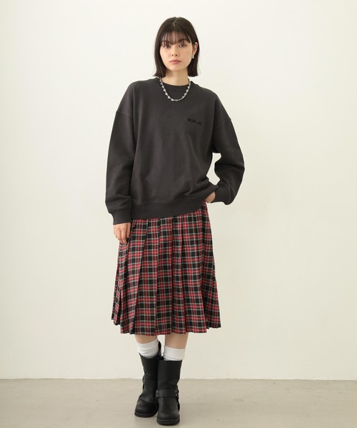 MILKFED.（ミルクフェド）の「ICING LOGO WIDE CREW SWEAT TOP（スウェット・レディース・オートミール/チャコール/ネイビー・M/L）」の20枚目の写真
