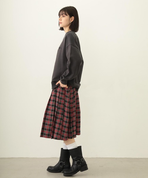 MILKFED.（ミルクフェド）の「ICING LOGO WIDE CREW SWEAT TOP（スウェット・レディース・オートミール/チャコール/ネイビー・M/L）」の22枚目の写真