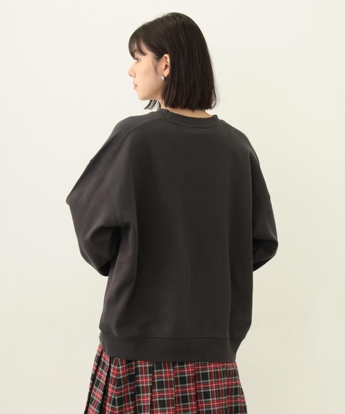 MILKFED.（ミルクフェド）の「ICING LOGO WIDE CREW SWEAT TOP（スウェット・レディース・オートミール/チャコール/ネイビー・M/L）」の19枚目の写真