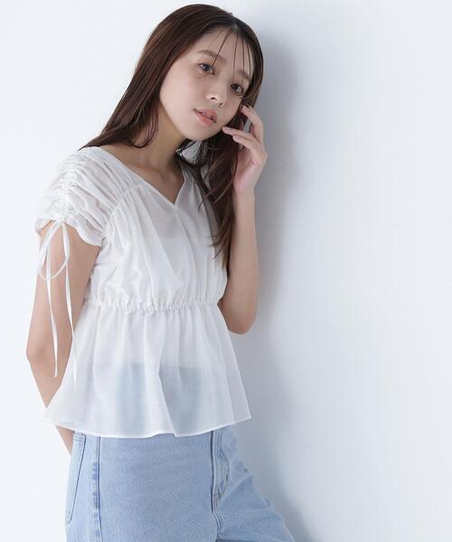 NATURAL BEAUTY BASIC（ナチュラルビューティーベーシック）の「◇【Oggi掲載】シアードロストギャザーブラウス（シャツ/ブラウス・レディース・オフホワイト/ブラック/ワイン・SMALL/MEDIUM）」の2枚目の写真