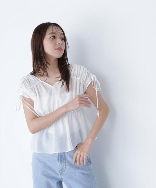 NATURAL BEAUTY BASIC（ナチュラルビューティーベーシック）の「◇【Oggi掲載】シアードロストギャザーブラウス（シャツ/ブラウス・レディース・オフホワイト/ブラック/ワイン・SMALL/MEDIUM）」の12枚目の写真