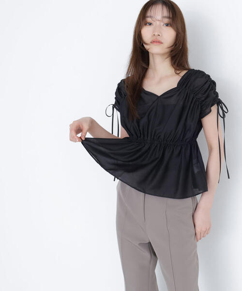 NATURAL BEAUTY BASIC（ナチュラルビューティーベーシック）の「◇【Oggi掲載】シアードロストギャザーブラウス（シャツ/ブラウス・レディース・オフホワイト/ブラック/ワイン・SMALL/MEDIUM）」の2枚目の写真