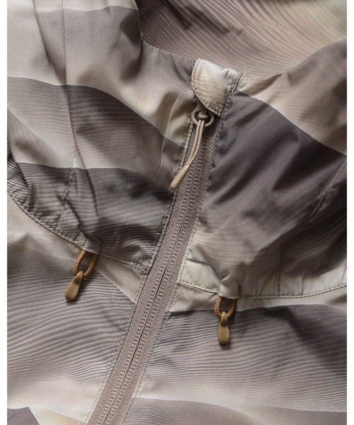 F.C.Real Bristol(エフシーレアルブリストル)の「DESERT PRACTICE JACKET(ナイロンジャケット・メンズ・ブラック/ベージュ・SMALL/MEDIUM/LARGE/X-LARGE/XX-LARGE)」の4枚目の写真