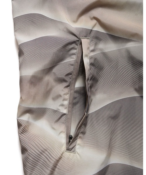 F.C.Real Bristol(エフシーレアルブリストル)の「DESERT PRACTICE JACKET(ナイロンジャケット・メンズ・ブラック/ベージュ・SMALL/MEDIUM/LARGE/X-LARGE/XX-LARGE)」の6枚目の写真