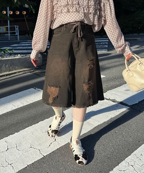 CIAOPANIC(チャオパニック)の「オーバーダイダメージハーフデニムパンツ(その他パンツ・レディース・ブラウン/ベージュ・ONE SIZE)」の1枚目の写真