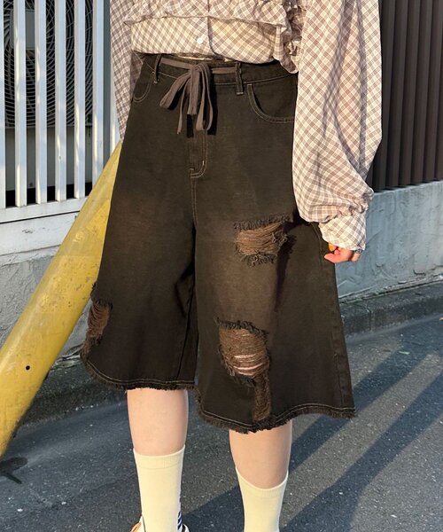 CIAOPANIC(チャオパニック)の「オーバーダイダメージハーフデニムパンツ(その他パンツ・レディース・ブラウン/ベージュ・ONE SIZE)」の5枚目の写真