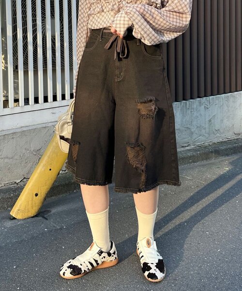 CIAOPANIC(チャオパニック)の「オーバーダイダメージハーフデニムパンツ(その他パンツ・レディース・ブラウン/ベージュ・ONE SIZE)」の6枚目の写真