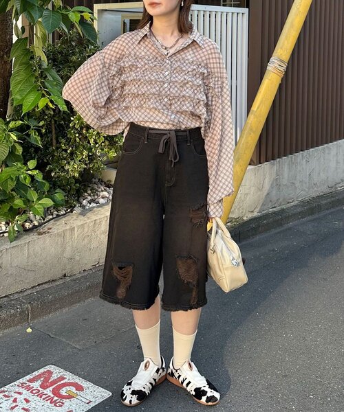 CIAOPANIC(チャオパニック)の「オーバーダイダメージハーフデニムパンツ(その他パンツ・レディース・ブラウン/ベージュ・ONE SIZE)」の8枚目の写真