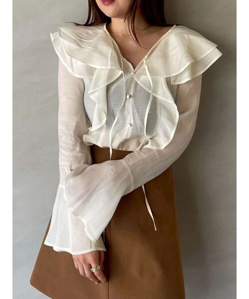 LAGUNAMOON(ラグナムーン)の「ラッフルシアーブラウス(シャツ/ブラウス・レディース・アイボリー/ブラック/イエロー・FREE)」の1枚目の写真