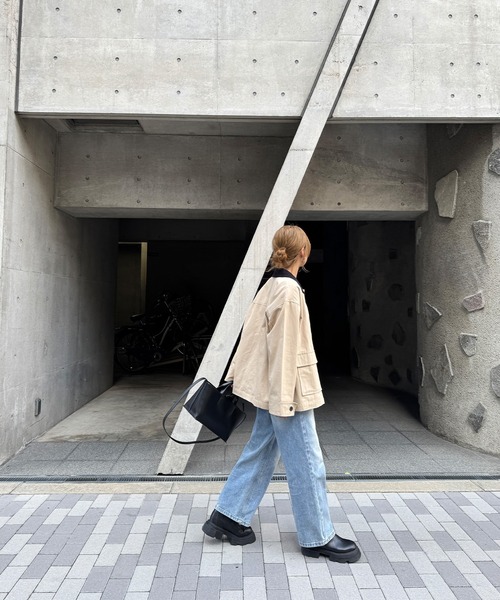 ISOOK（アイスー）の「ウォッシュワイドデニムパンツ(chiica select) / ハイウエスト ヴィンテージ風 古着風 色褪せ加工 ストレート フルレングス 水色 ライトブルー（デニムパンツ・レディース・ライトブルー・S/L/M）」の16枚目の写真