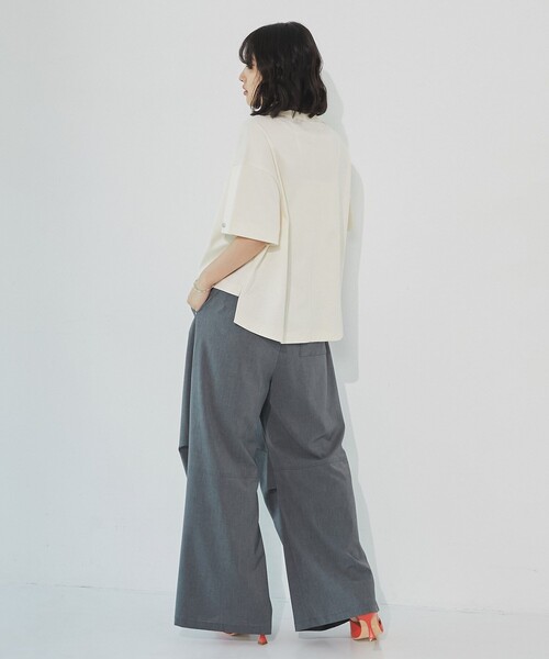 UNITED TOKYO（ユナイテッドトウキョウ）の「シルケットオーバーサイズTシャツ｜ウォッシャブル/半袖/オフィスカジュアル/秋服（Tシャツ/カットソー・レディース・ブラック/アイボリー・FREE）」の22枚目の写真