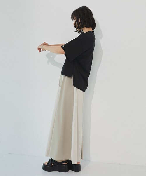 UNITED TOKYO（ユナイテッドトウキョウ）の「シルケットオーバーサイズTシャツ｜ウォッシャブル/半袖/オフィスカジュアル/秋服（Tシャツ/カットソー・レディース・ブラック/アイボリー・FREE）」の12枚目の写真