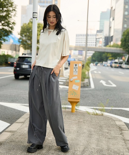 UNITED TOKYO(ユナイテッドトウキョウ)の「【残りわずか!】シルケットオーバーサイズTシャツ|ウォッシャブル/半袖/オフィスカジュアル/夏服(Tシャツ/カットソー・レディース・ブラック/アイボリー・FREE)」の14枚目の写真