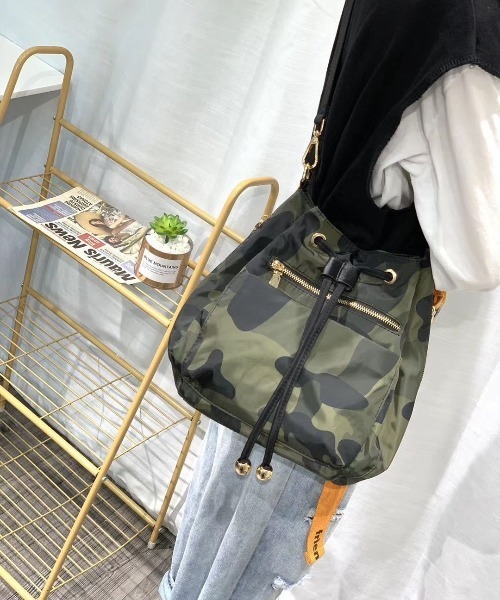 BACKYARD FAMILY(バックヤードファミリー)の「ショルダーバッグ 鞄(ショルダーバッグ・レディース・ブルー系その他/グリーン系カモフラージュ/ブラック/ブラック系その他2/ブラック系その他/グレー系カモフラージュ・FREE)」の5枚目の写真