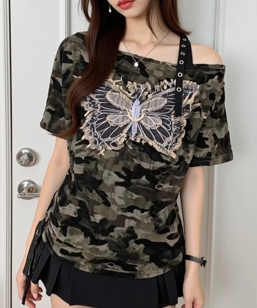 tシャツ A'GEM/9 × .kom 「.KOM/ドットケーオーエム」カモフラバタフライショルダーストラップTシャツ レディース A'GEM/9 × .kom 『.KOM/ドットケーオーエム』カモフラバタフライ