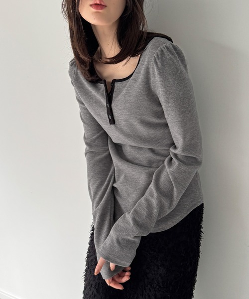 junoah(ジュノア)の「前後2way長袖パフスリーブカットソー(Tシャツ/カットソー・レディース・グレー/アイボリー/ブラック・LARGE/MEDIUM/SMALL)」の11枚目の写真
