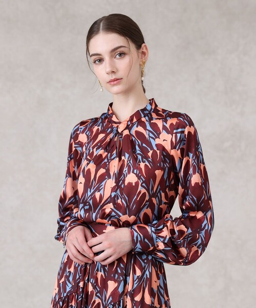 セットアップ対応商品】ペイントフラワープリントスリットネック