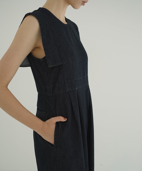 CLANE(クラネ)の「SQUARE SLEEVE DENIM ALL IN ONE(つなぎ/オールインワン・レディース・インディゴブルー/ブラック・0/1/2)」の8枚目の写真