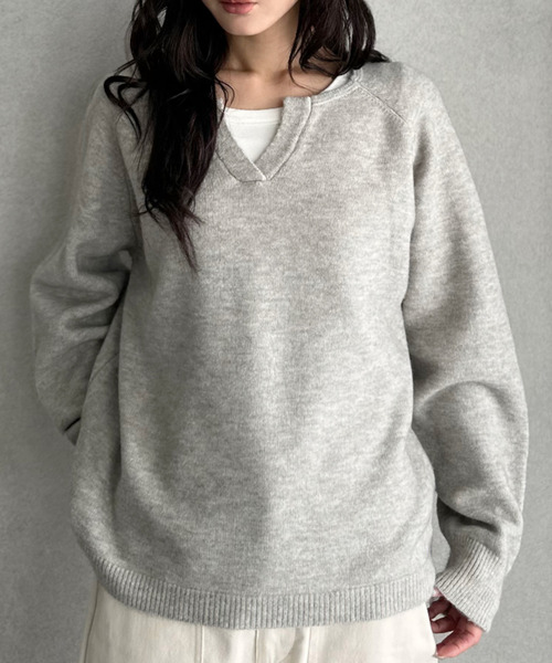 Ada.(エイダ)の「ラグランスリーブ キーネック ニット(ニット/セーター・レディース・ライトグレー/レッド/チャコールグレー・FREE)」の16枚目の写真