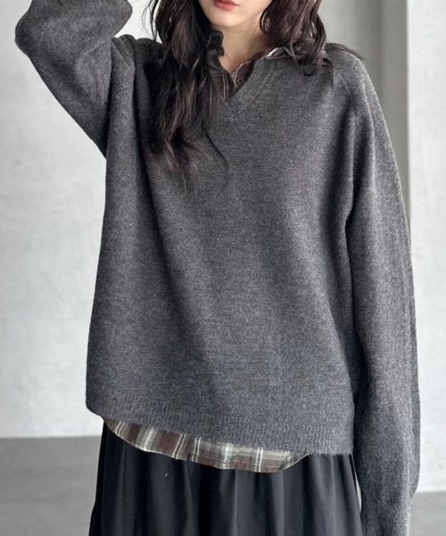 Ada.(エイダ)の「ラグランスリーブ キーネック ニット(ニット/セーター・レディース・ライトグレー/レッド/チャコールグレー・FREE)」の17枚目の写真