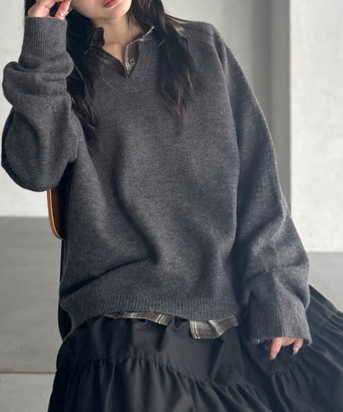 Ada.(エイダ)の「ラグランスリーブ キーネック ニット(ニット/セーター・レディース・ライトグレー/レッド/チャコールグレー・FREE)」の15枚目の写真