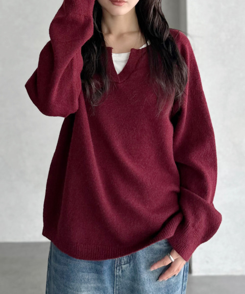 Ada.(エイダ)の「ラグランスリーブ キーネック ニット(ニット/セーター・レディース・ライトグレー/レッド/チャコールグレー・FREE)」の7枚目の写真