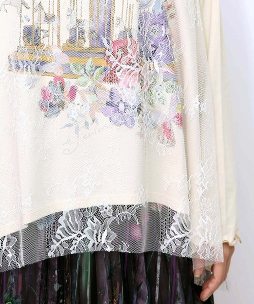 iS ScoLar（イズスカラー）の「553206：花とメリーゴーランド柄レース重ねロンT（Tシャツ/カットソー・レディース・ブラック/アイボリー・M）」の3枚目の写真