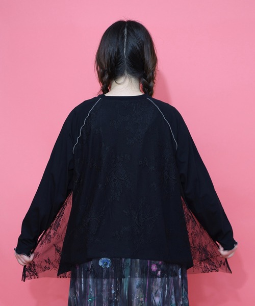 iS ScoLar（イズスカラー）の「553206：花とメリーゴーランド柄レース重ねロンT（Tシャツ/カットソー・レディース・ブラック/アイボリー・M）」の15枚目の写真