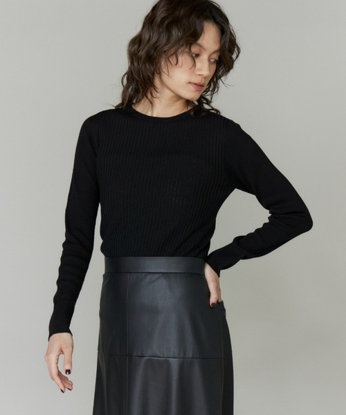 INED（イネド）の「ホールガーメント クルーネックリブニット《Cuoo》（ニット/セーター・レディース・ラベンダー/ダークブラウン/ブラック/グレイッシュベージュ/ブルーグレー/グレー系その他・9号/11号）」の2枚目の写真