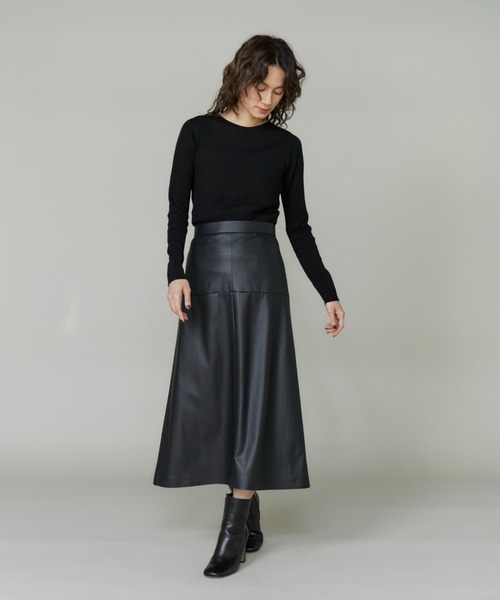 INED（イネド）の「ホールガーメント クルーネックリブニット《Cuoo》（ニット/セーター・レディース・ラベンダー/ダークブラウン/ブラック/グレイッシュベージュ/ブルーグレー/グレー系その他・9号/11号）」の11枚目の写真