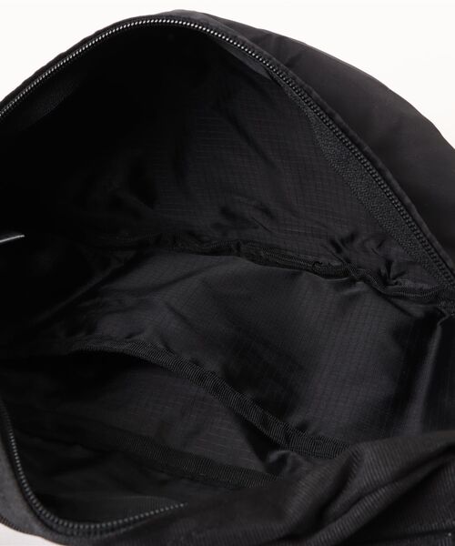 BEN DAVIS（ベンデイビス）の「【BEN DAVIS/ベンデイビス】カラビナ付き ウェストバッグ（ボディバッグ/ウエストポーチ・メンズ・ブラック・FREE）」の2枚目の写真