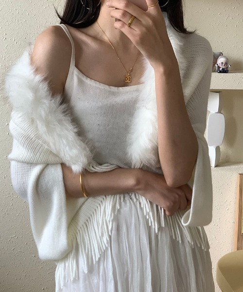 shoppinggo(ショッピングゴー)の「ストール ファー付きニットストール ポンチョ カーディガン(カーディガン/ボレロ・レディース・ブラック/ベージュ・FREE)」の5枚目の写真