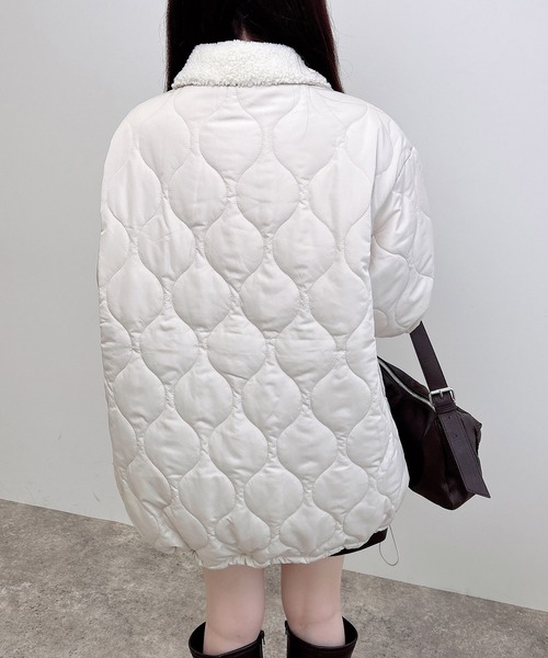 INGNI（イング）の「襟ボアキルティングブルゾン（ブルゾン・レディース・ブラック×ブラック/アイボリー・M）」の5枚目の写真