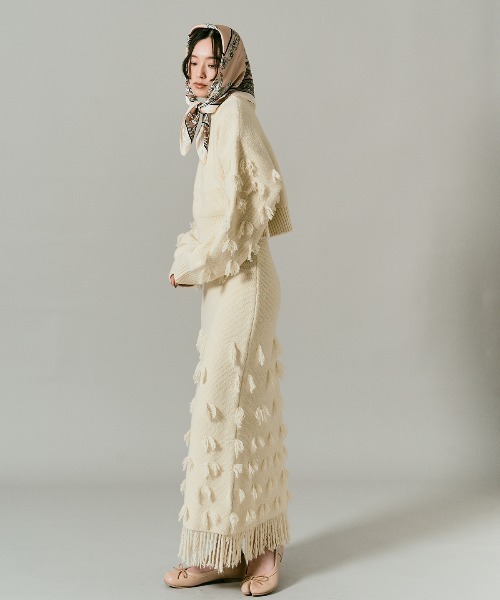 W:Huku(フーク)の「ポイントフリンジ ショート丈 ニット セーター / Pointed Fringe Short Knit(ニット/セーター・レディース・チャコール/アイボリー/ブラック・FREE)」の9枚目の写真
