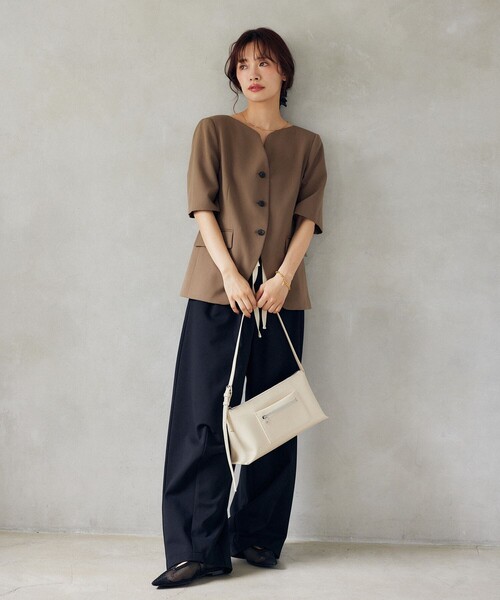 ADAM ET ROPE'（アダムエロペ）の「【赤埴奈津子さんコラボ】マルチワンショルダーバッグ(スモール)（ショルダーバッグ・レディース・キナリ/ブラック/ブラック系その他・FREE）」の4枚目の写真