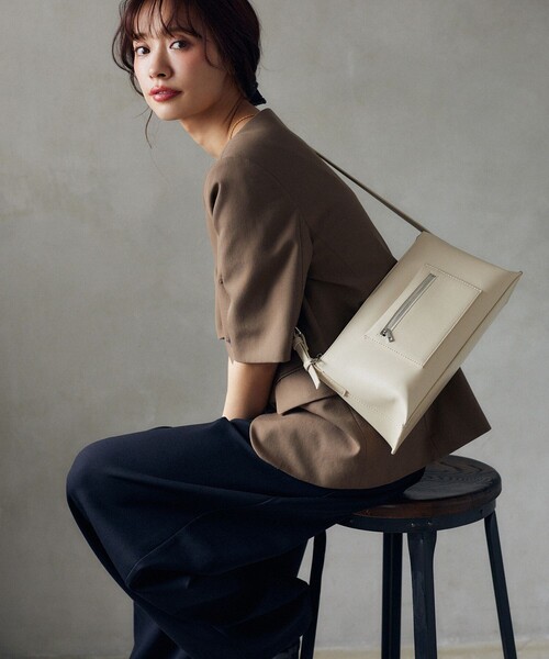 ADAM ET ROPE'（アダムエロペ）の「【赤埴奈津子さんコラボ】マルチワンショルダーバッグ(スモール)（ショルダーバッグ・レディース・キナリ/ブラック/ブラック系その他・FREE）」の6枚目の写真