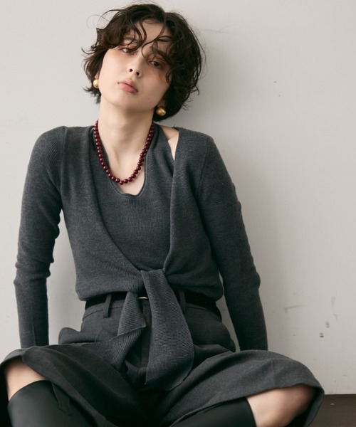 Trish（トリッシュ）の「ホルターネックカーディガン風ニットプルオーバー（ニット/セーター・レディース・チャコールグレー/アイボリー・FREE）」の2枚目の写真
