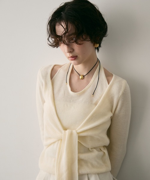 Trish（トリッシュ）の「ホルターネックカーディガン風ニットプルオーバー（ニット/セーター・レディース・チャコールグレー/アイボリー・FREE）」の3枚目の写真