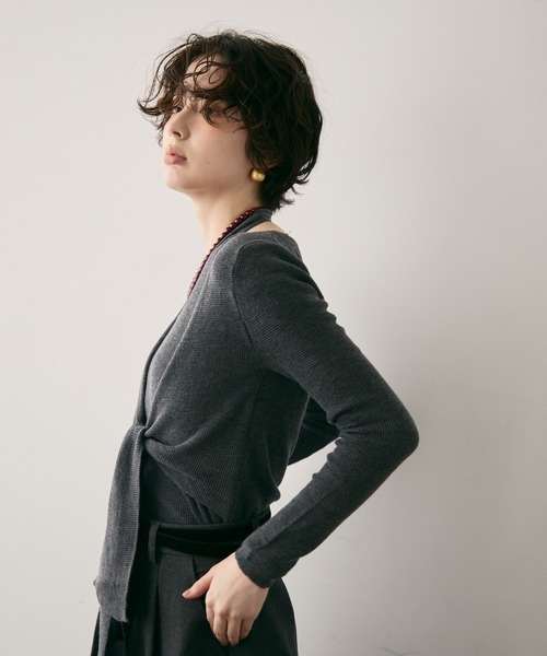 Trish（トリッシュ）の「ホルターネックカーディガン風ニットプルオーバー（ニット/セーター・レディース・チャコールグレー/アイボリー・FREE）」の19枚目の写真