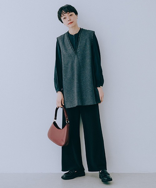 studio CLIP（スタディオクリップ）の「インドランダムタックシャツ《オケージョン2025AW》（シャツ/ブラウス・レディース・ブラック/アイボリー・FREE）」の4枚目の写真