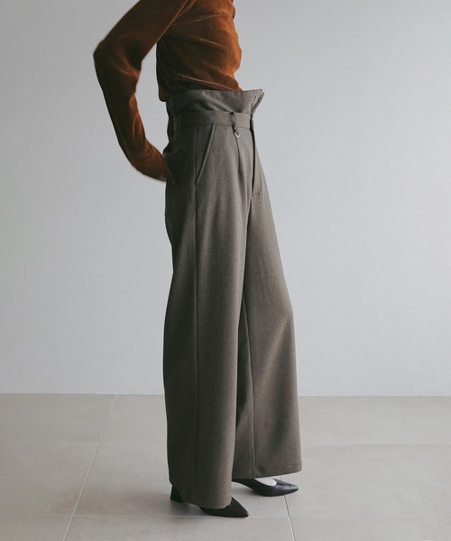 MANOF(マノフ)の「HIGH WAIST BARREL PANTS(その他パンツ・レディース・イエロー/ブラウン/チャコールグレー・S/M)」の3枚目の写真